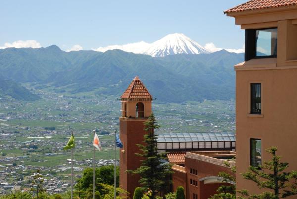Fruit Park Fujiya Hotel - ryokan with onsen in Yamanashi Fruit Park Fujiya Hotel - ryokan with onsen in Yamanashi